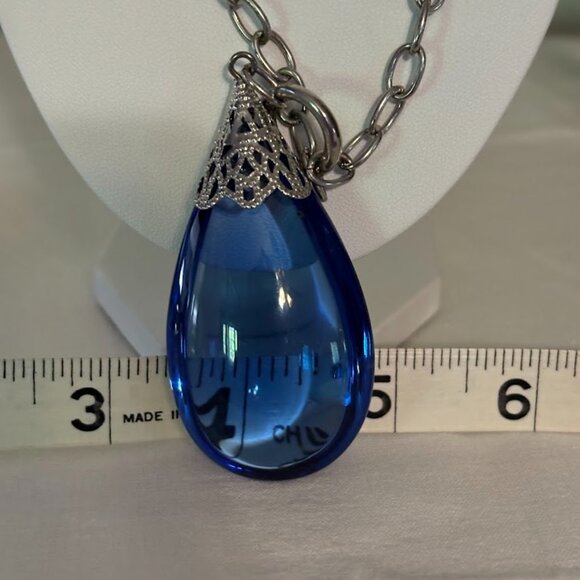 Beautiful Blue Color Pendant on a Silver Chain (31") for any occasion - Picture 5 of 15